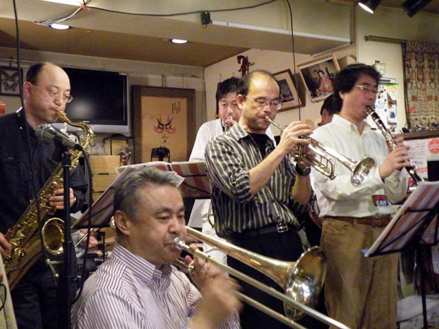 �ŏグ�̓��L�V�J���_�C�j���OAVOCADO