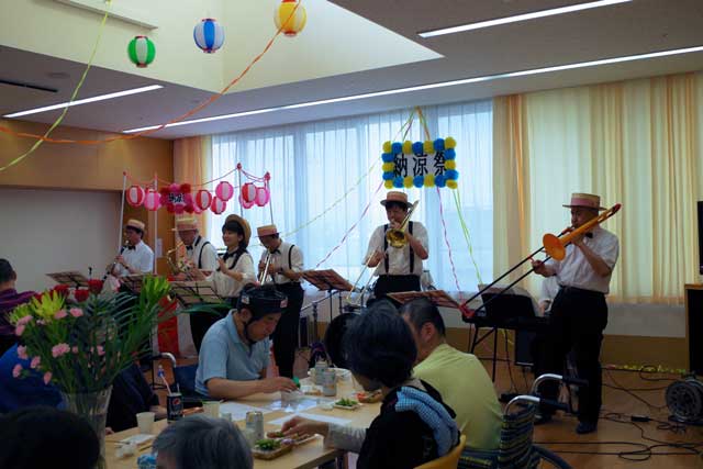 �{�݂̒��Ŋ��t�I