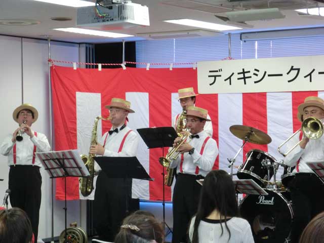 �p���[�h�̑O�A�O�ŋL�O�B�e