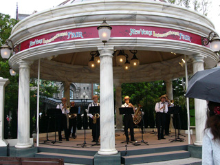 �f�B�Y�j�[�A���J���g