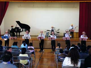 ���������ɂȂ����|�߂�������Ă���c